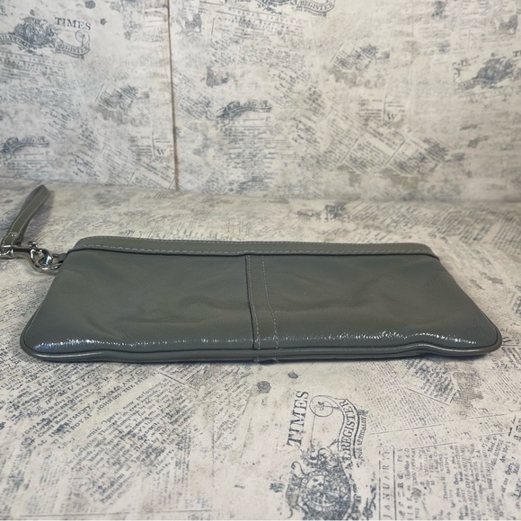 Coach gray leather wristlet - Picture 5 of 10
